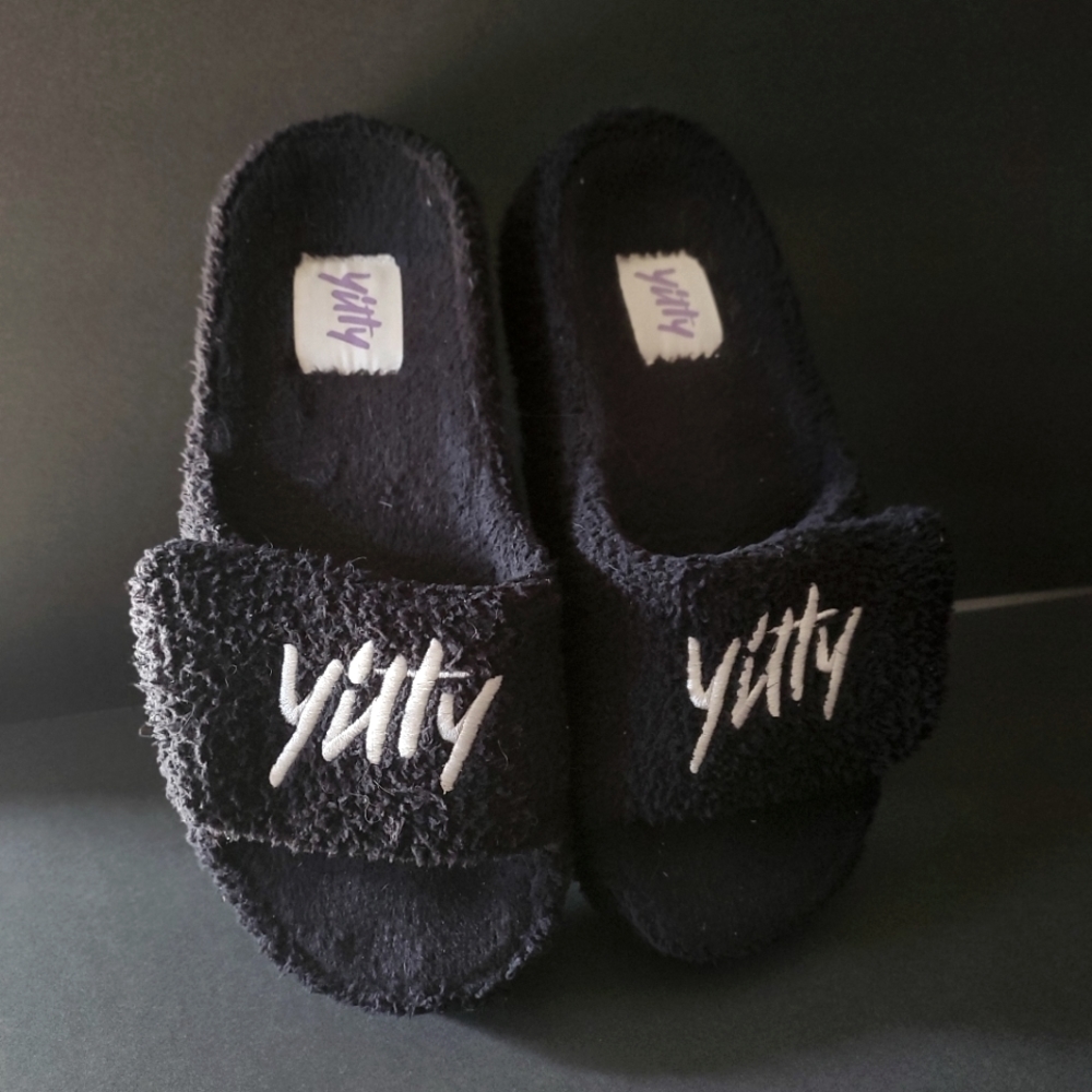 Yitty Slides-Pet Me Collection in Caviar (black)